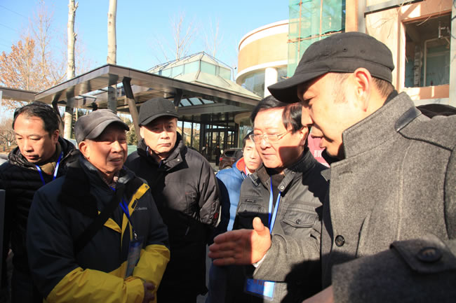 专家们聆听d88尊龙z6超低氮技术介绍